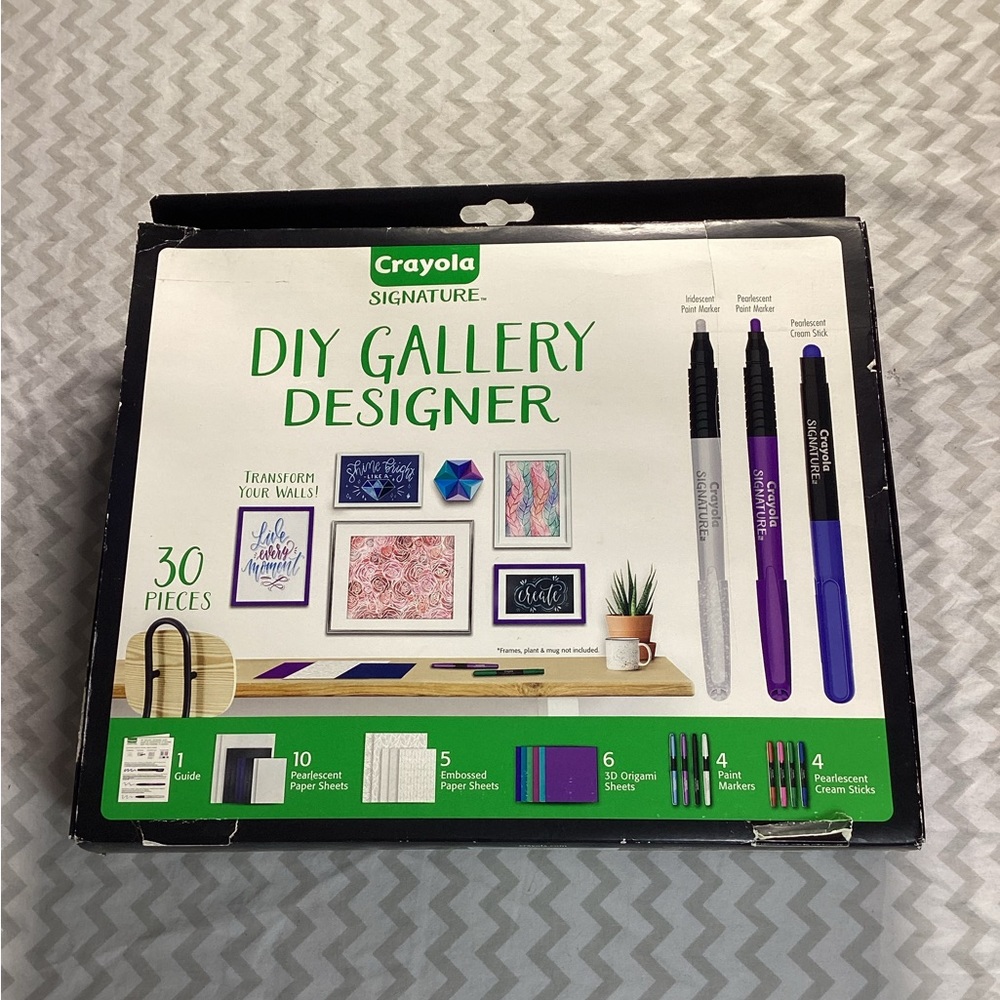 Crayola Signature DIY Gallery Designer